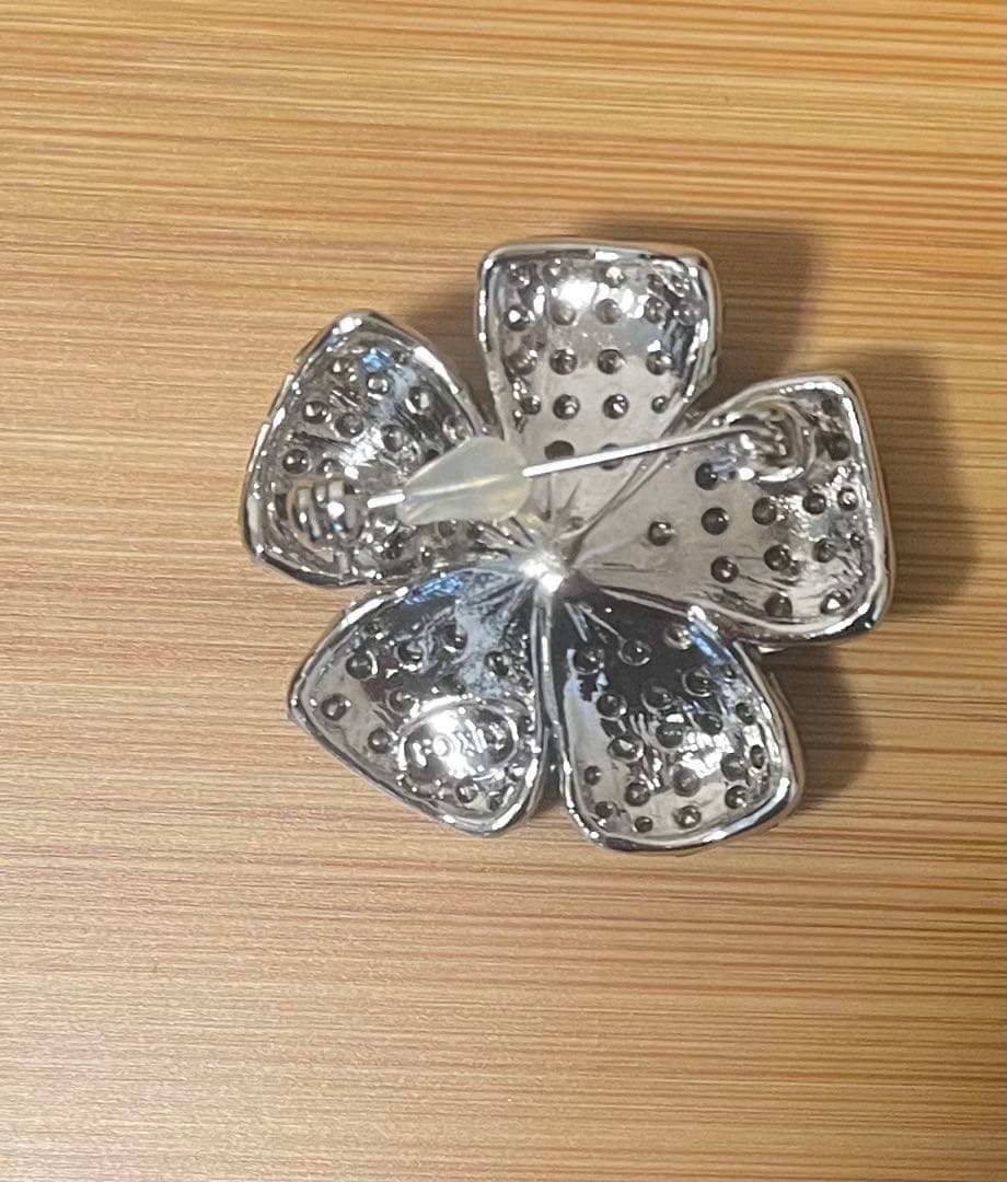 フォクシーブローチ