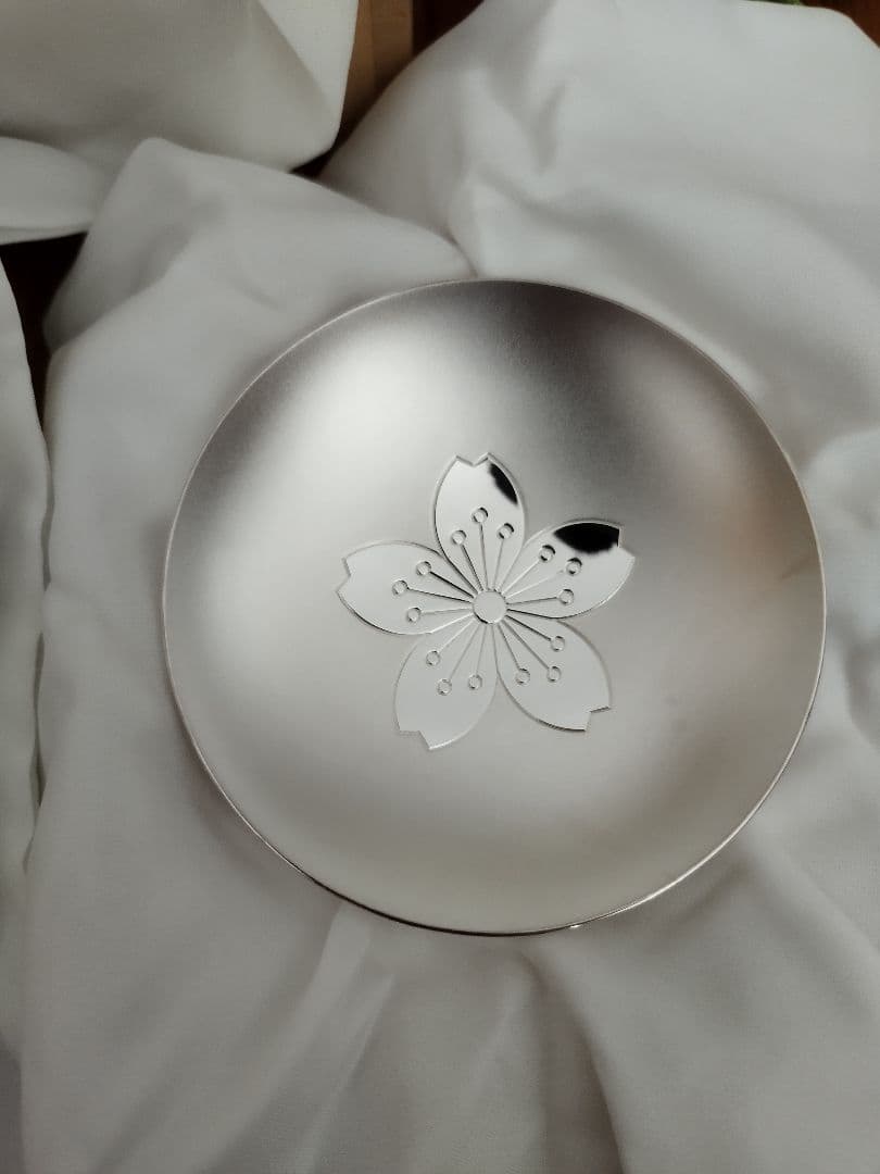 セ*セ様 銀杯　勤続記念　大蔵省造幣局製　桜紋　SILVER1000 桐箱入り