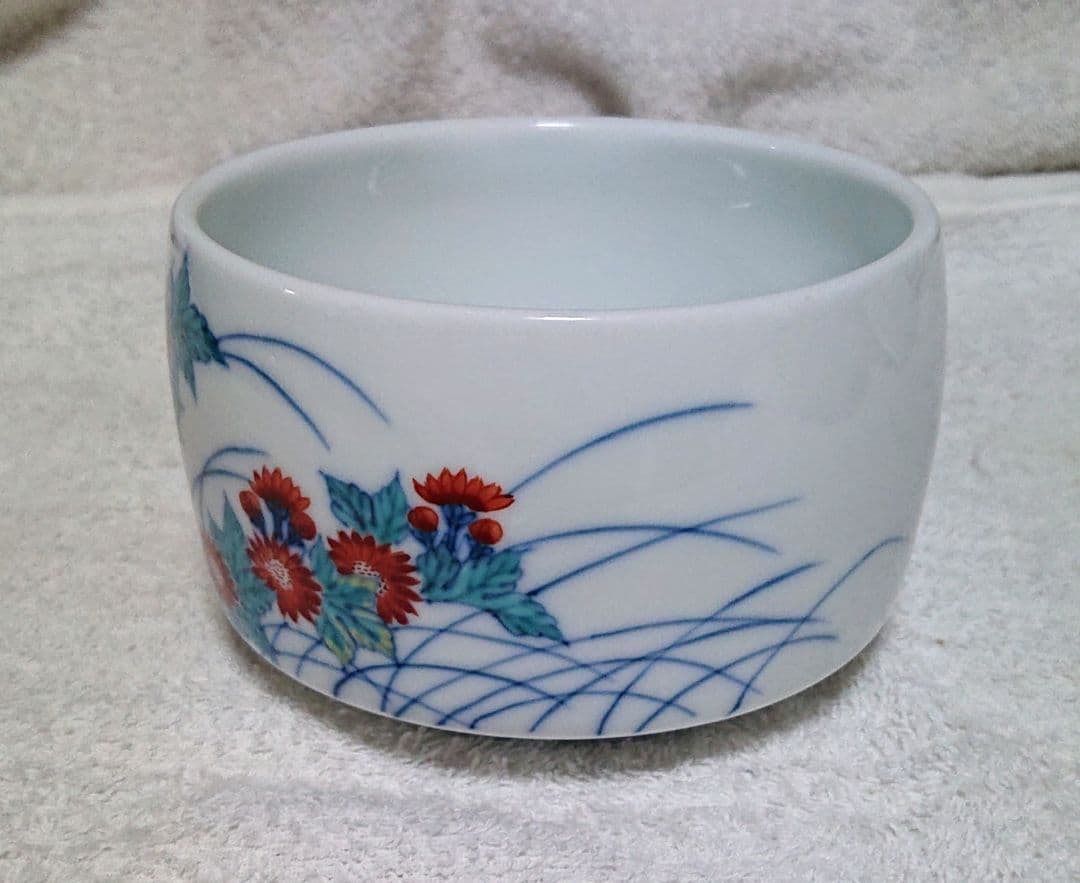 今右衛門茶碗 赤い花と青い葉の模様 陶器製A440