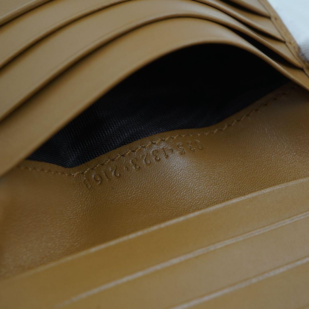 未使用品　箱付き　GUCCI グッチ　折り財布　レザー　シルバー金具　キャメル