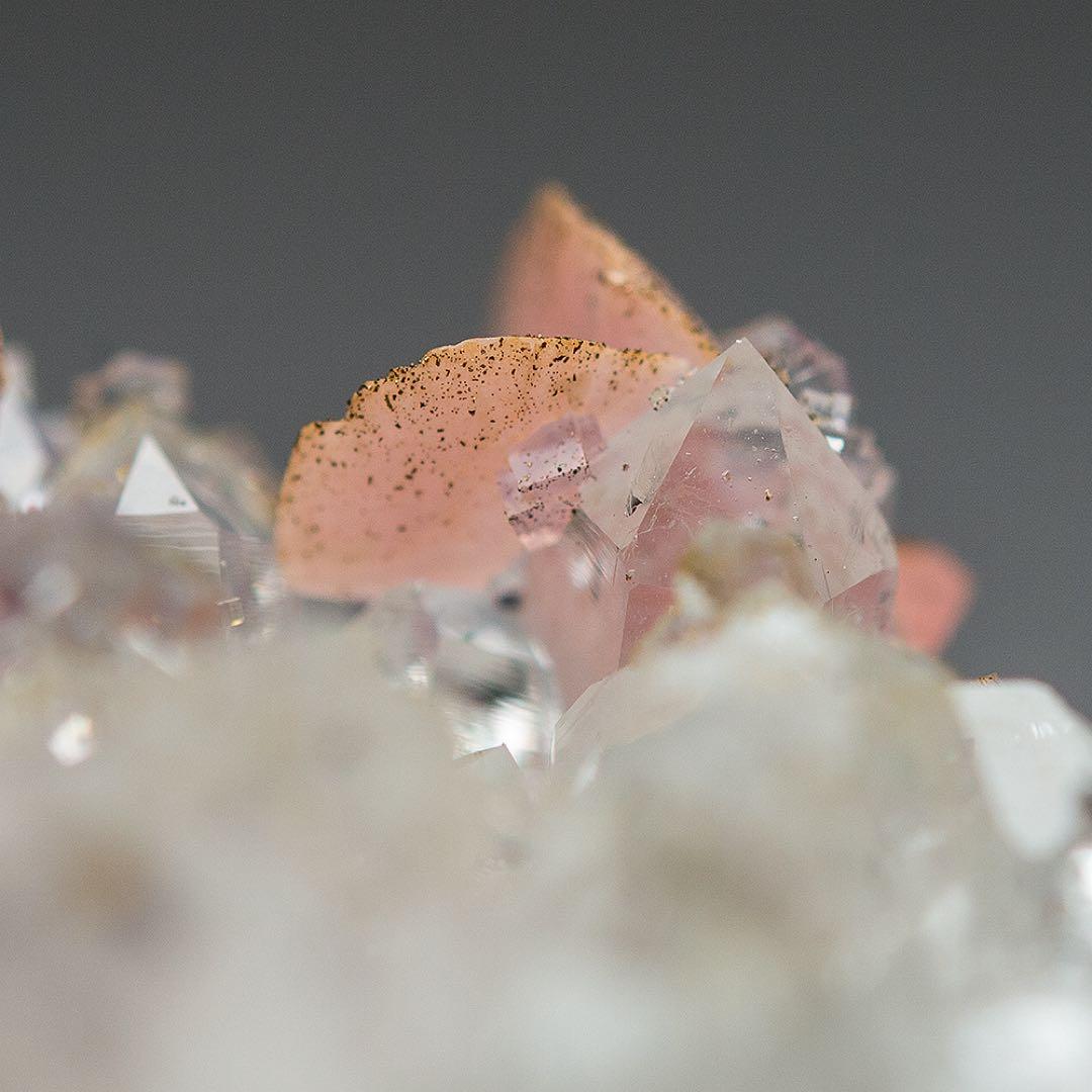 中国 ロードクロサイト フローライト 天然石 原石 鉱物標本 鉱石 蛍石 713