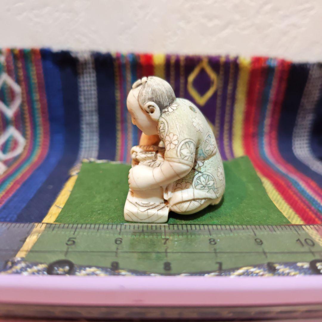 時代提物 彩色人物根付 天然素材 在銘【江戸の暮らし】高さ約4cm 重さ約28ｇ