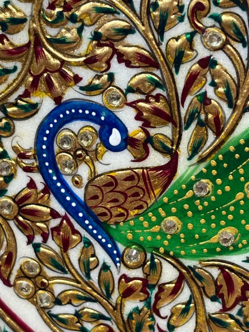 孔雀デザインの装飾皿　インド　india 大理石　金細工　美術　芸術　伝統工芸