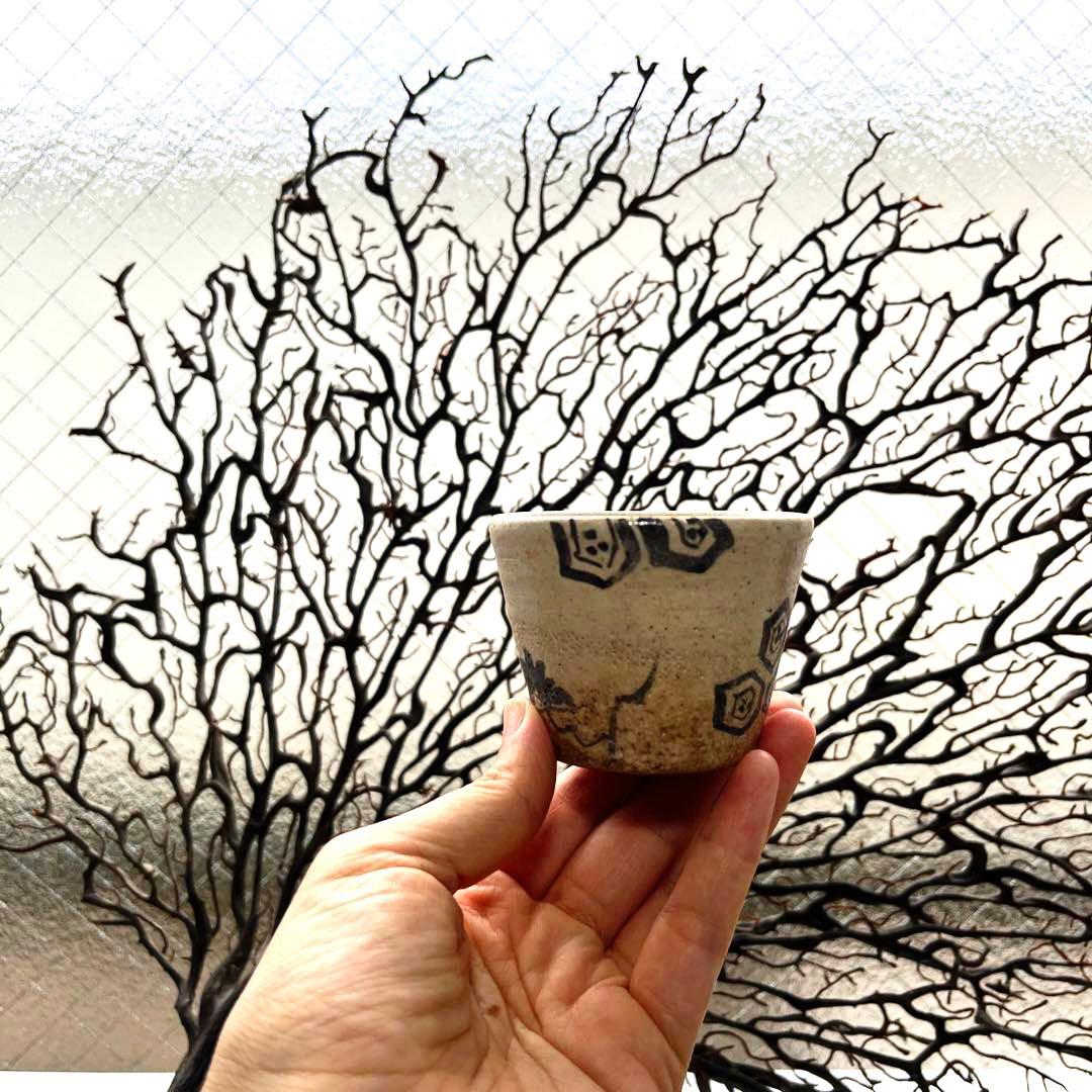 骨董　美濃焼　志野　織部　古陶　老松　六角　小振り　蕎麦猪口　湯呑み　１客