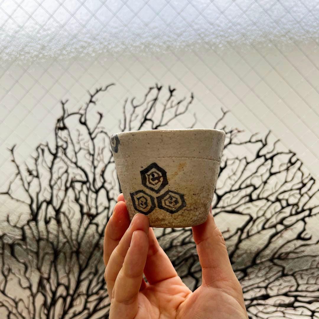 骨董　美濃焼　志野　織部　古陶　老松　六角　小振り　蕎麦猪口　湯呑み　１客