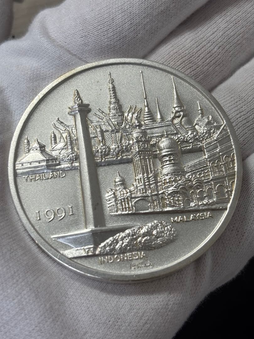 【純銀製】天皇皇后両陛下東南アジア訪問記念メダル。重量100.7g！純銀刻印有！