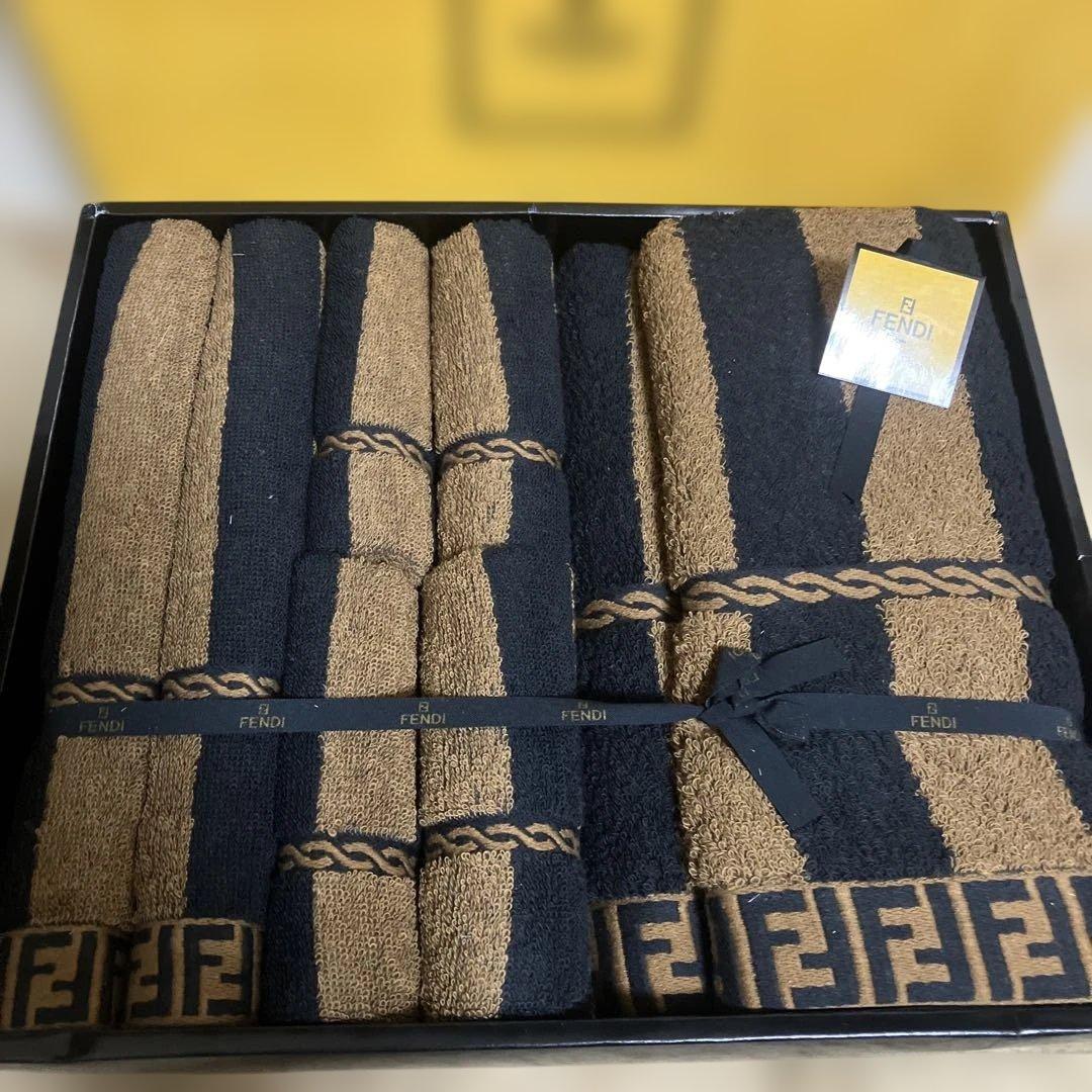 FENDI フェンディタオルセット新品　共箱　バスタオル＆フェイス＆ウォッシュ