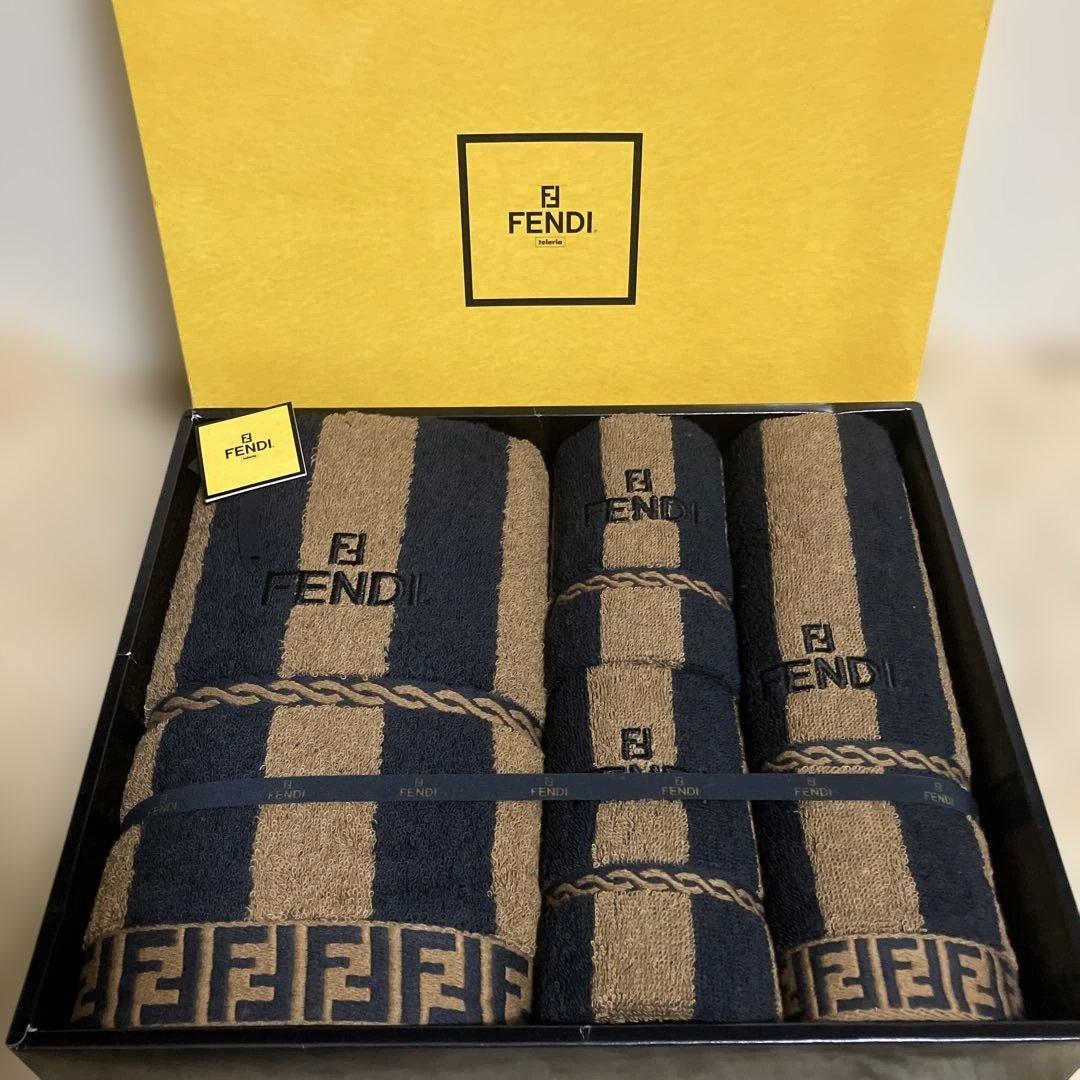FENDI フェンディタオルセット新品　共箱　バスタオル＆フェイス＆ウォッシュ