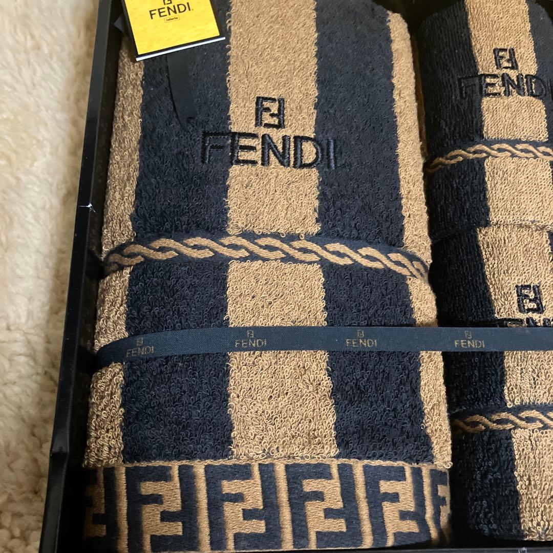 FENDI フェンディタオルセット新品　共箱　バスタオル＆フェイス＆ウォッシュ