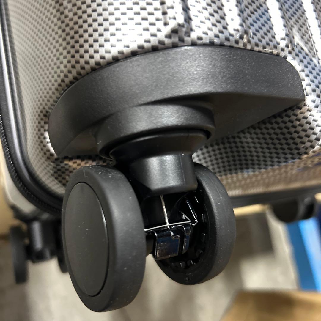 未使用　ACE(エース) スーツケース mサイズ　ブラックカーボン