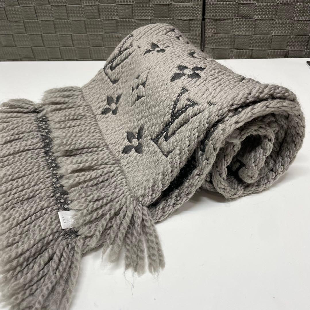ブ*ん様 LOUIS VUITTON エシャブルロゴマニア　グレー マフラー