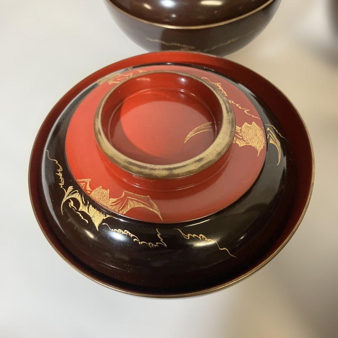 黒塗に蓋・内朱塗の金蒔絵木製漆器椀五客／蓋に希少な意匠「（三日月の）月輪に蝙蝠」
