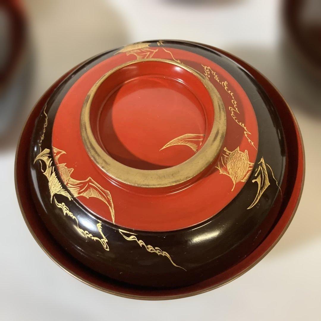 黒塗に蓋・内朱塗の金蒔絵木製漆器椀五客／蓋に希少な意匠「（三日月の）月輪に蝙蝠」