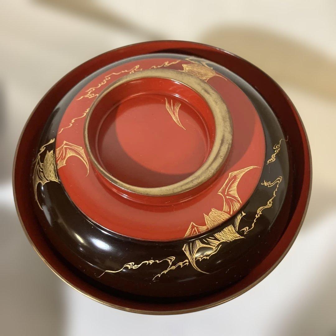 黒塗に蓋・内朱塗の金蒔絵木製漆器椀五客／蓋に希少な意匠「（三日月の）月輪に蝙蝠」