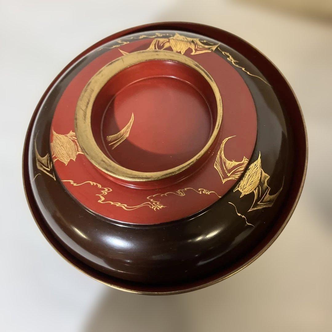 黒塗に蓋・内朱塗の金蒔絵木製漆器椀五客／蓋に希少な意匠「（三日月の）月輪に蝙蝠」