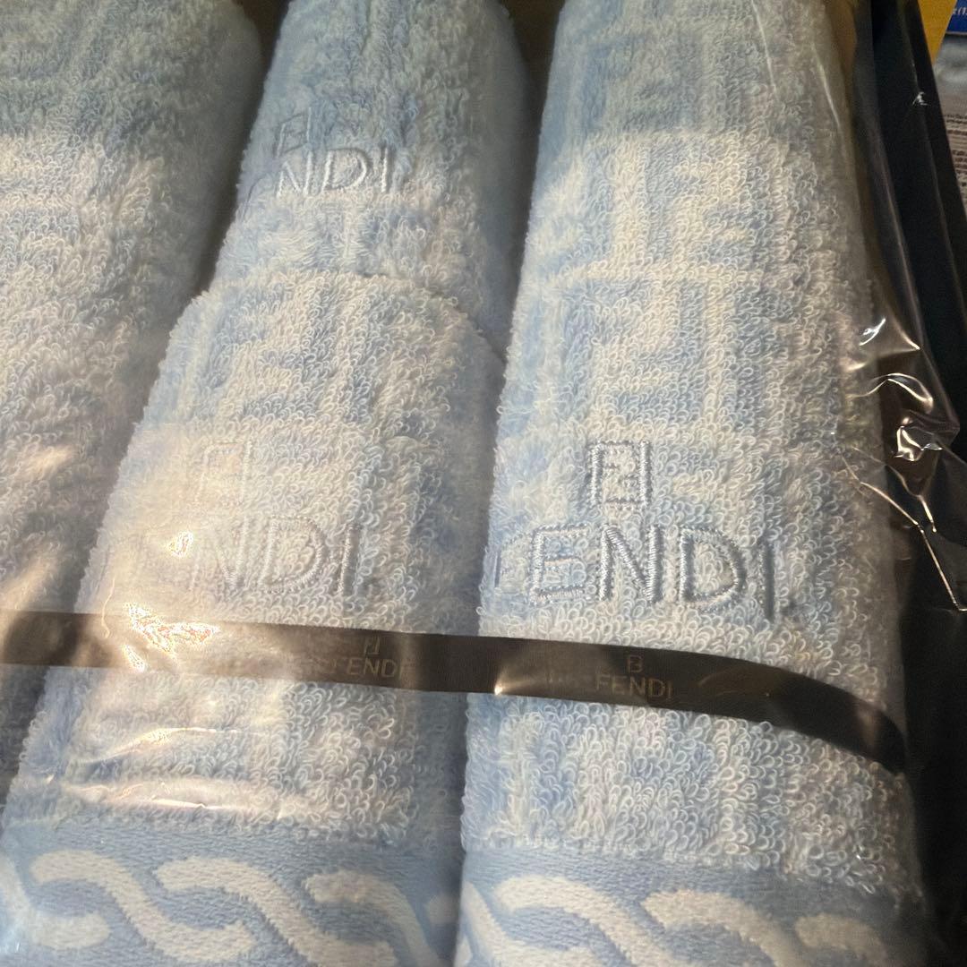 バスタオル　ハンドタオル　フェイスタオル2枚だと思います フェンディ　FENDI