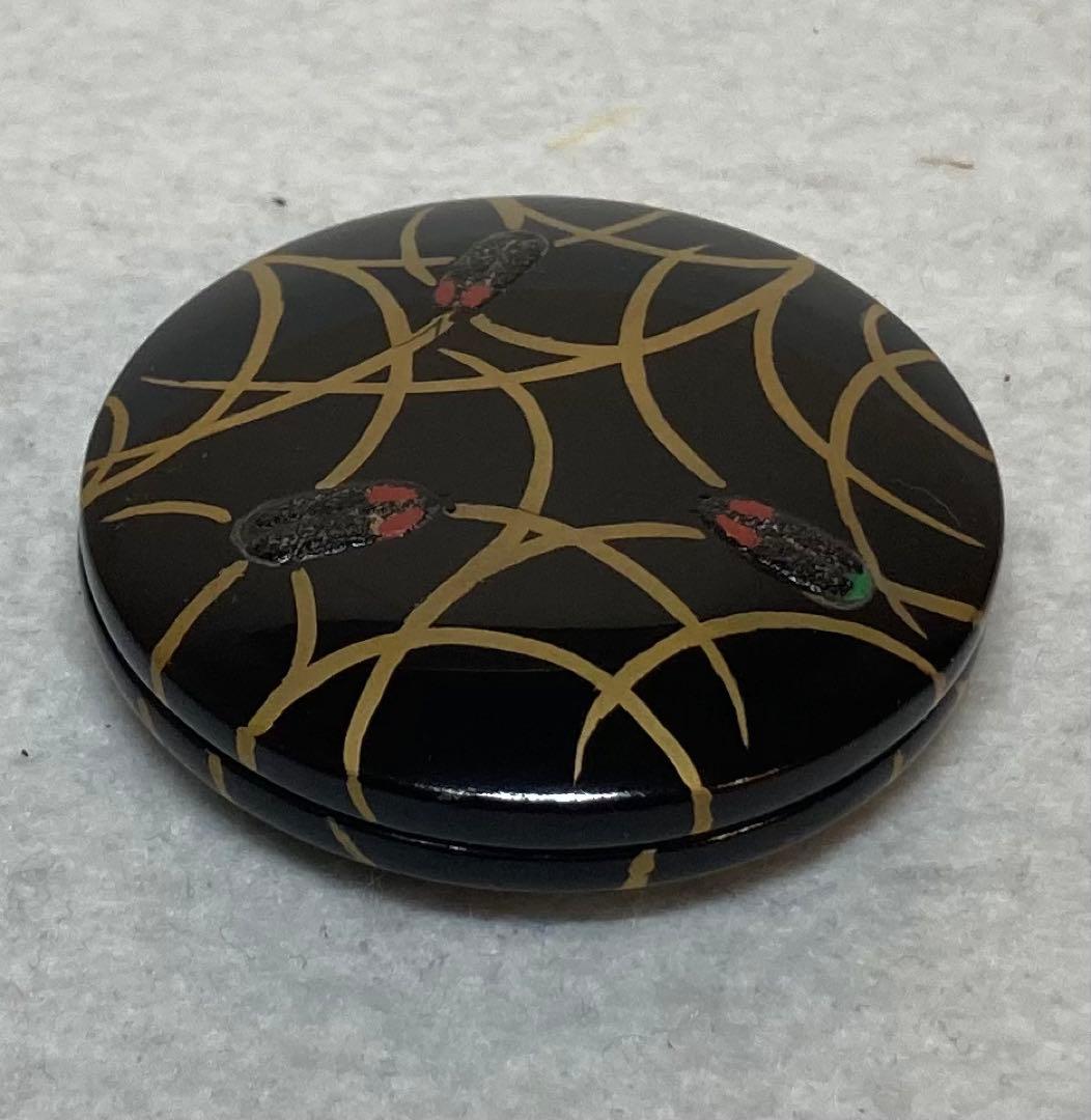 B432h 「蛍蒔絵 丸香合」井口海仙箱書　在判　木製黒漆塗　香道具　茶道具