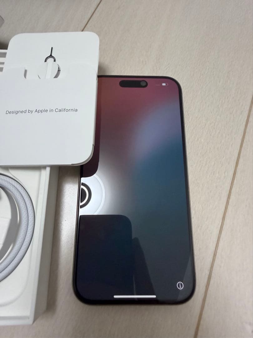【美品】iPhone 15 Pro SIMフリー ナチュラルチタニウム 本体
