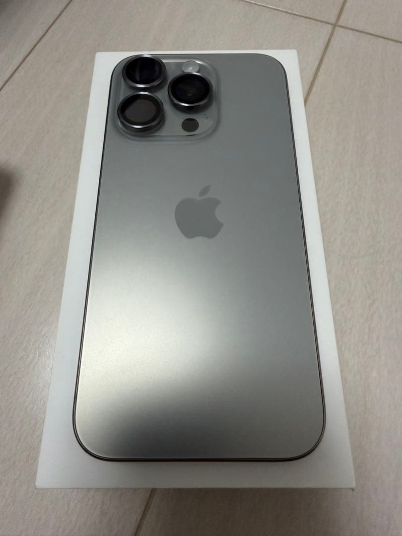 【美品】iPhone 15 Pro SIMフリー ナチュラルチタニウム 本体