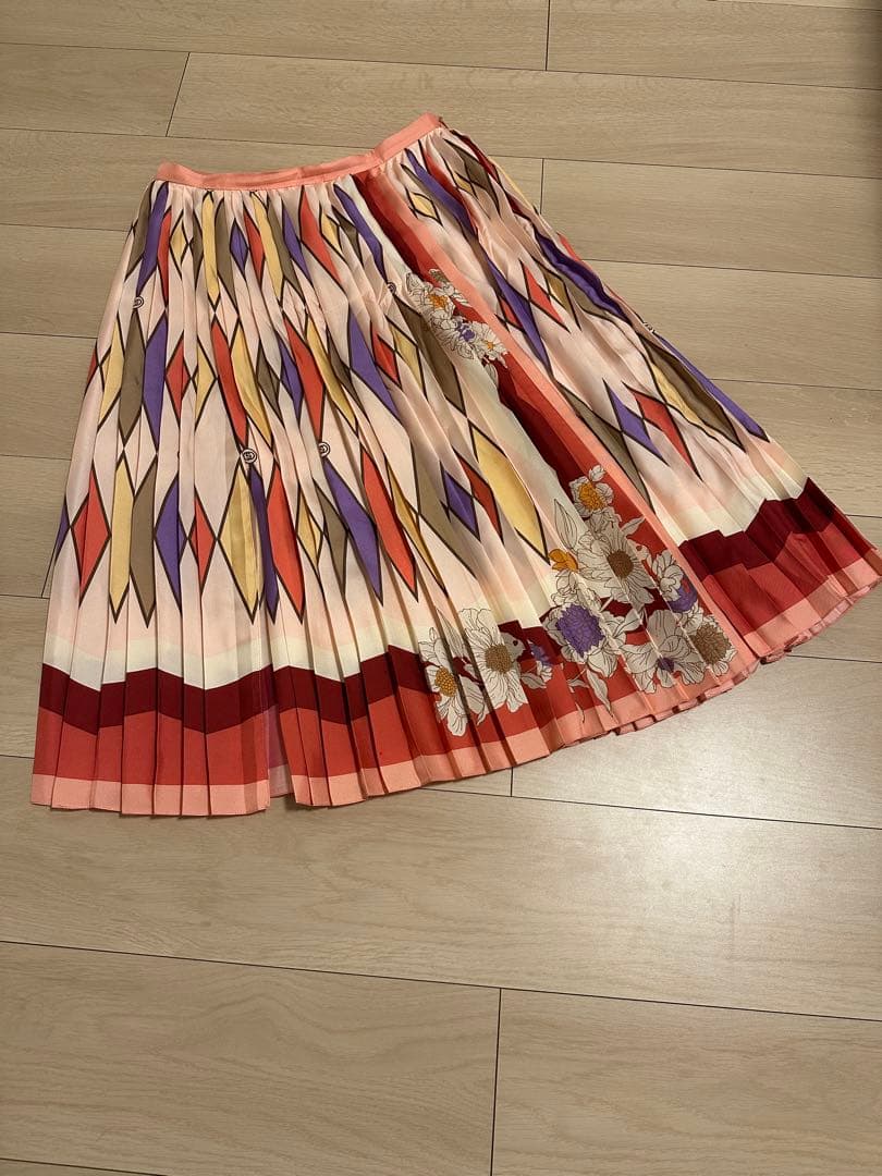 ゆ*ん様 GUCCI イタリア製　シルク プリーツスカート