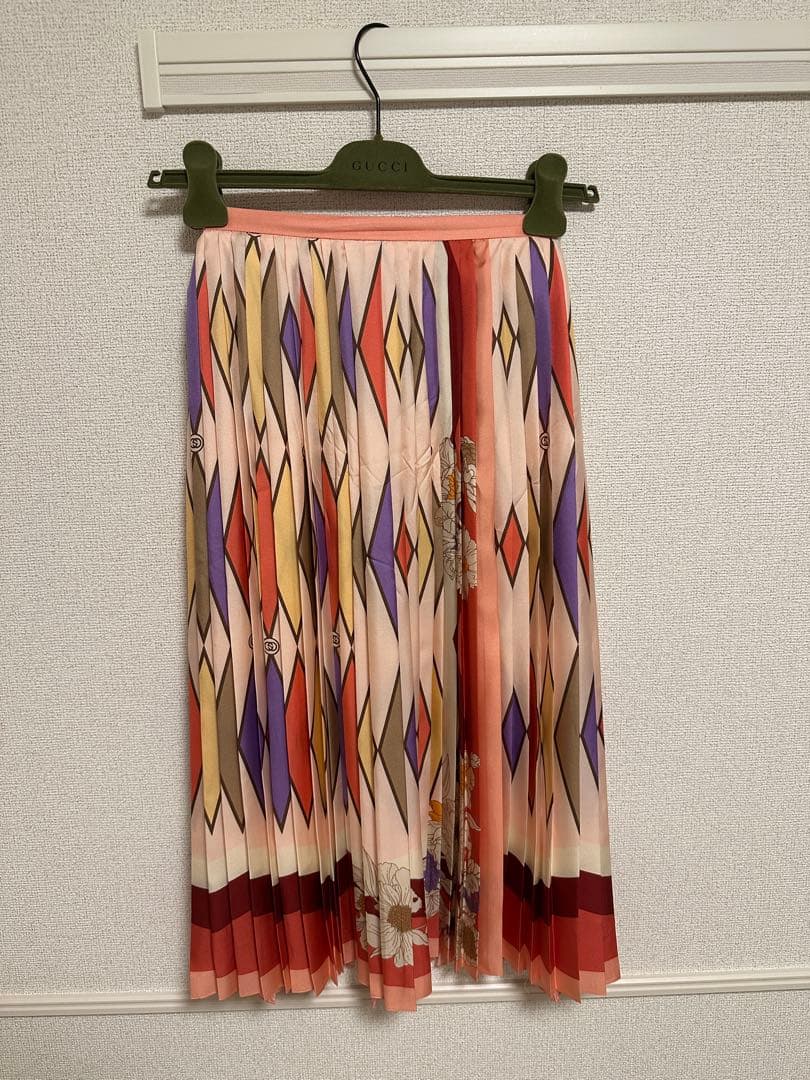ゆ*ん様 GUCCI イタリア製　シルク プリーツスカート