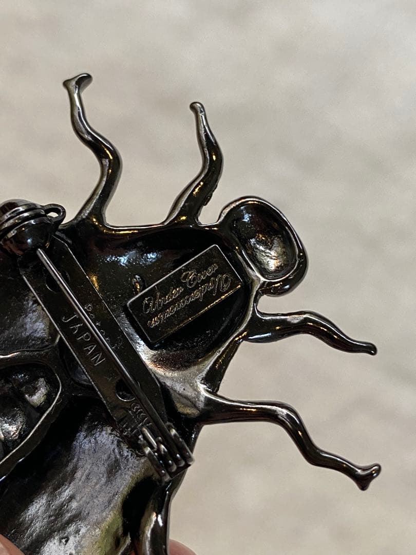 undercover アンダーカバー　ハチ　ブローチ