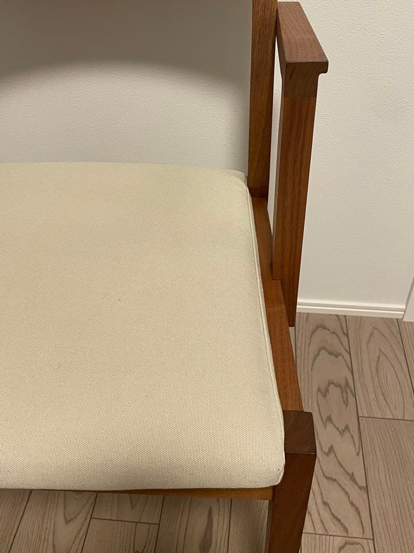 あの　未使用品　SOLID チェア　⭐︎送料込みで新品の半額価格！