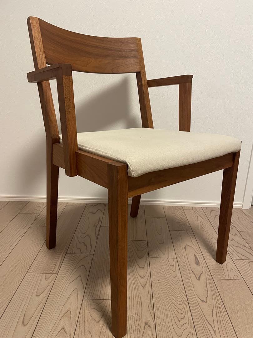 あの　未使用品　SOLID チェア　⭐︎送料込みで新品の半額価格！