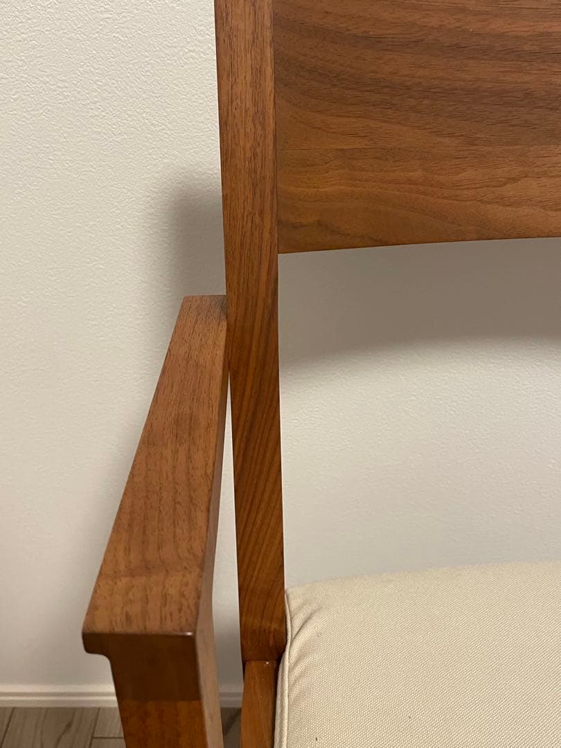 あの　未使用品　SOLID チェア　⭐︎送料込みで新品の半額価格！