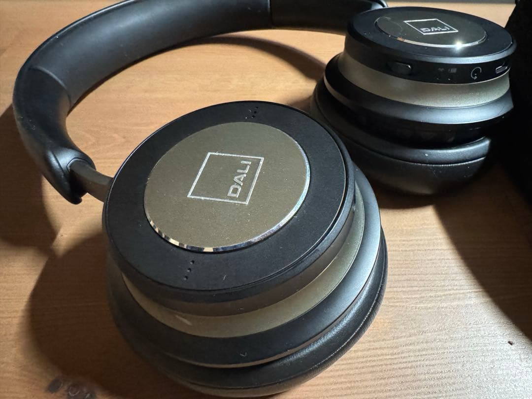 限定値引き　DALI ワイヤレスヘッドホン IO6 純正ケース付き
