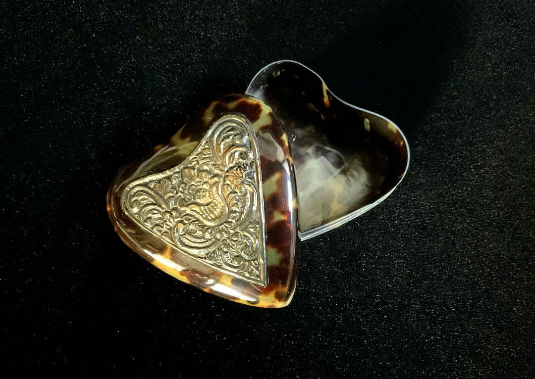 ヴィンテージ　インドネシア製　本べっ甲合子　銀細工　手づくり　香合　銀製