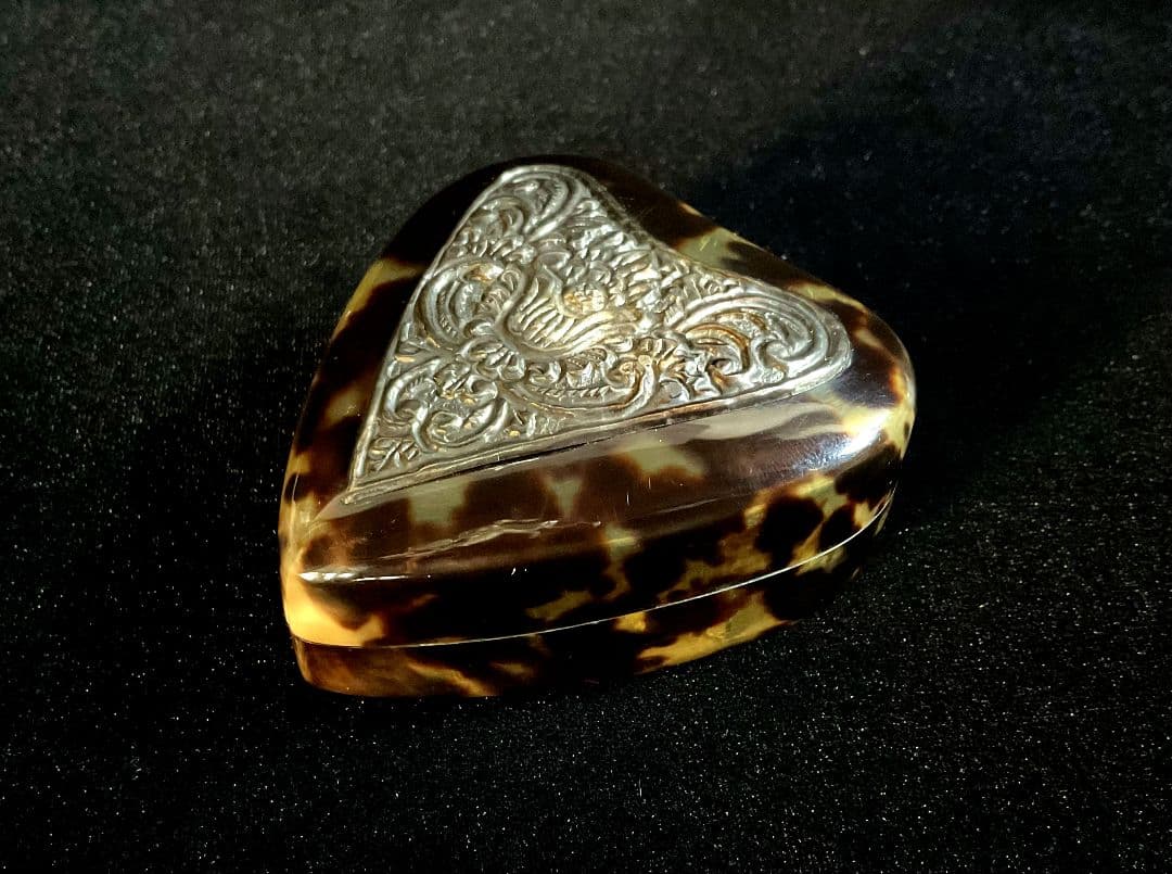 ヴィンテージ　インドネシア製　本べっ甲合子　銀細工　手づくり　香合　銀製