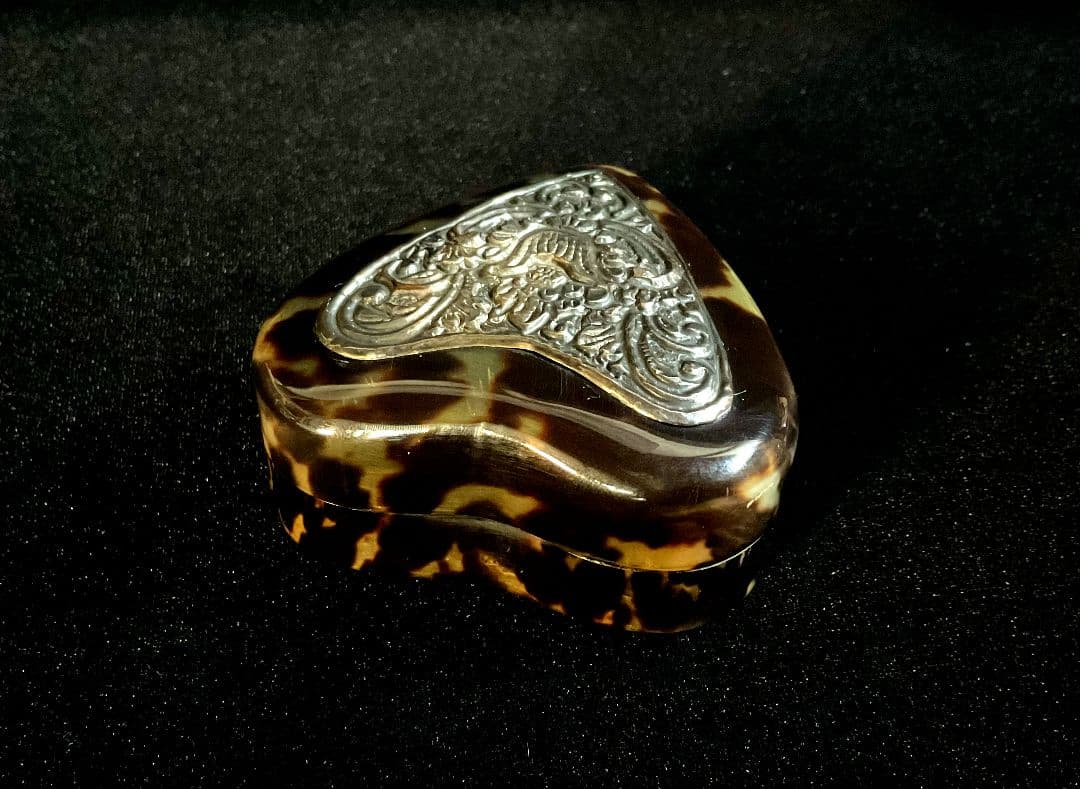 ヴィンテージ　インドネシア製　本べっ甲合子　銀細工　手づくり　香合　銀製