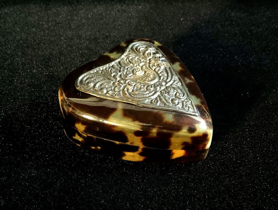 ヴィンテージ　インドネシア製　本べっ甲合子　銀細工　手づくり　香合　銀製