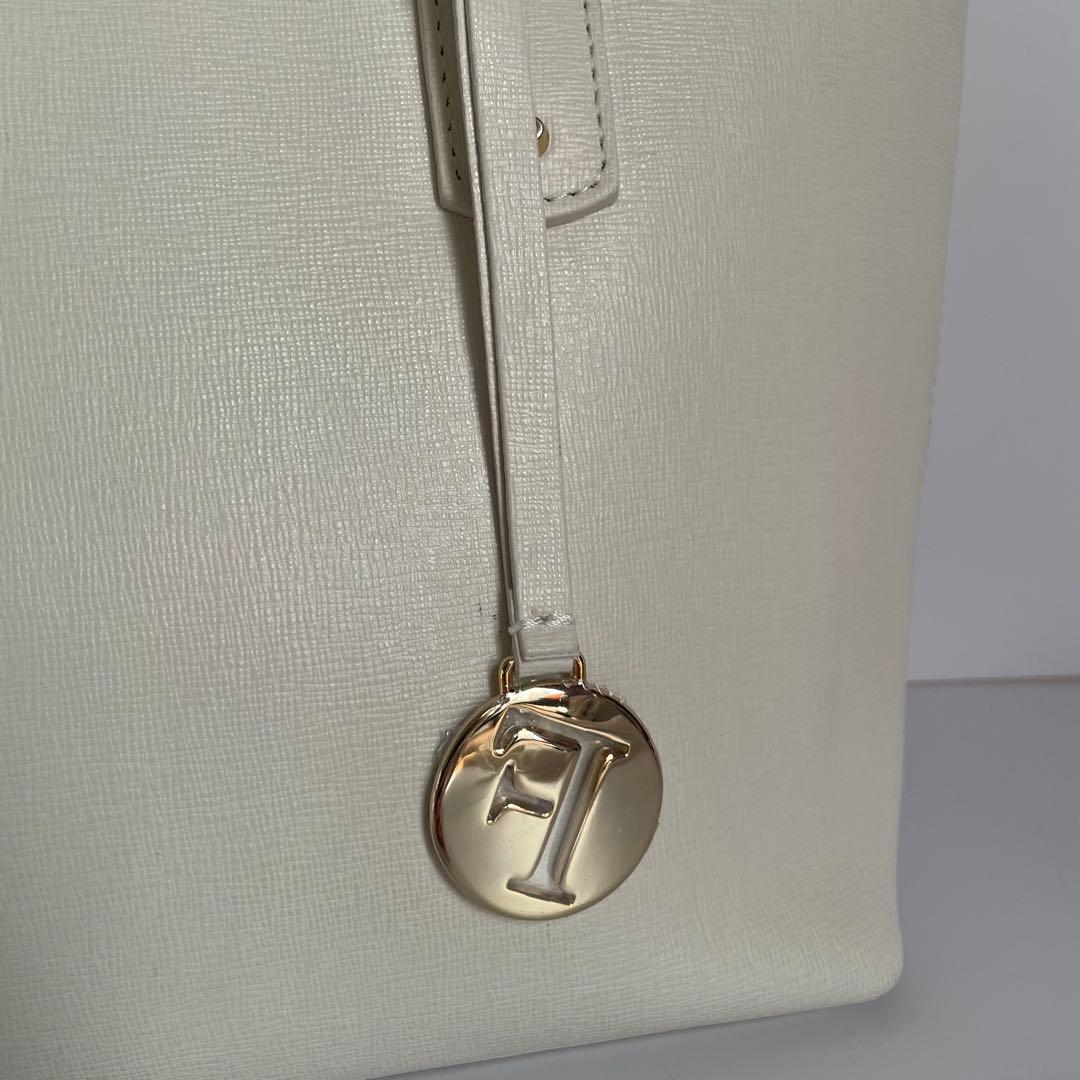 未使用保管品✨　FURLA ショルダーバッグ　2way 白　レザー