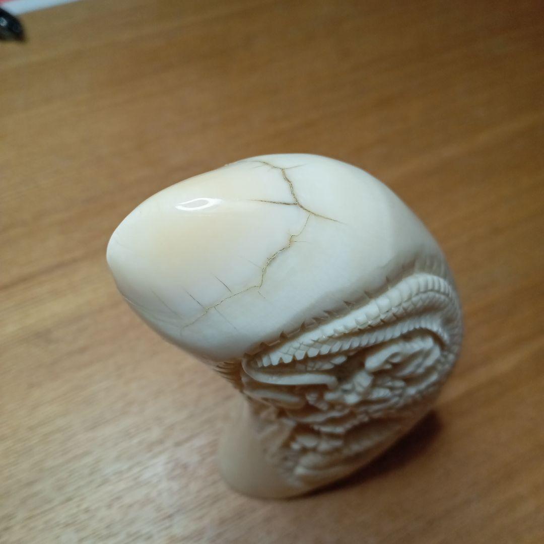鯨歯の彫刻