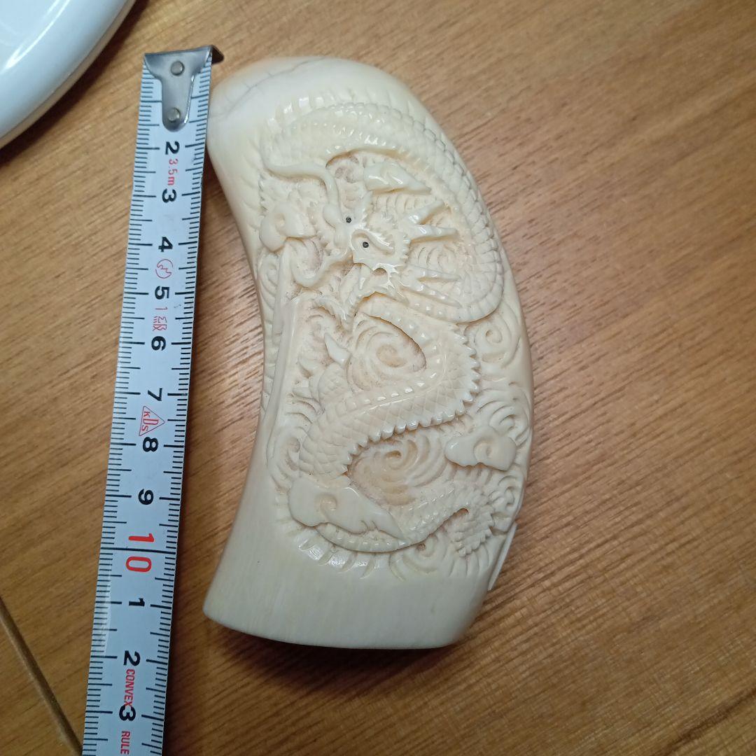 鯨歯の彫刻