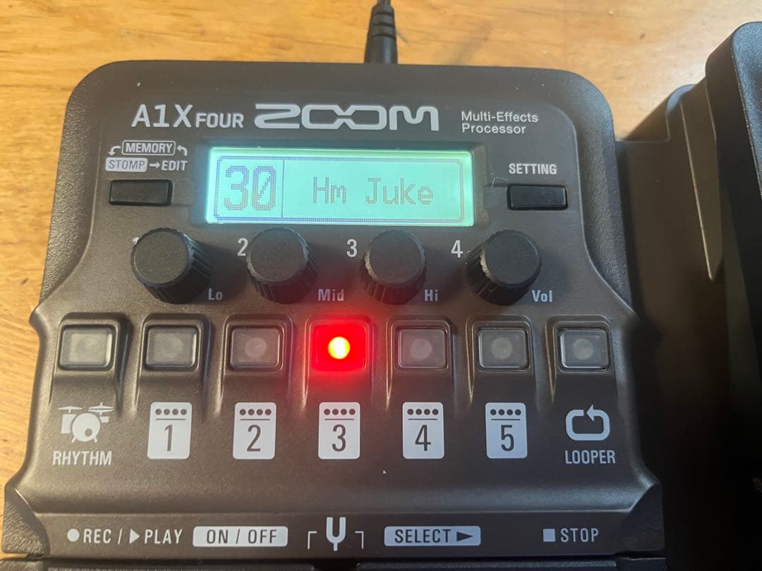 ほぼ新品 ZOOM A1X FOUR マルチエフェクター アコギ 生楽器向け