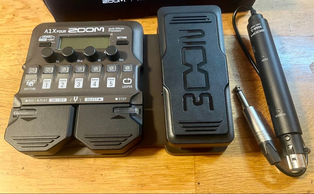 ほぼ新品 ZOOM A1X FOUR マルチエフェクター アコギ 生楽器向け