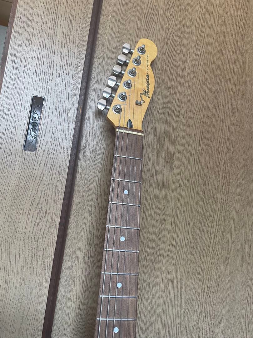 Mavisブランドのエレキギター