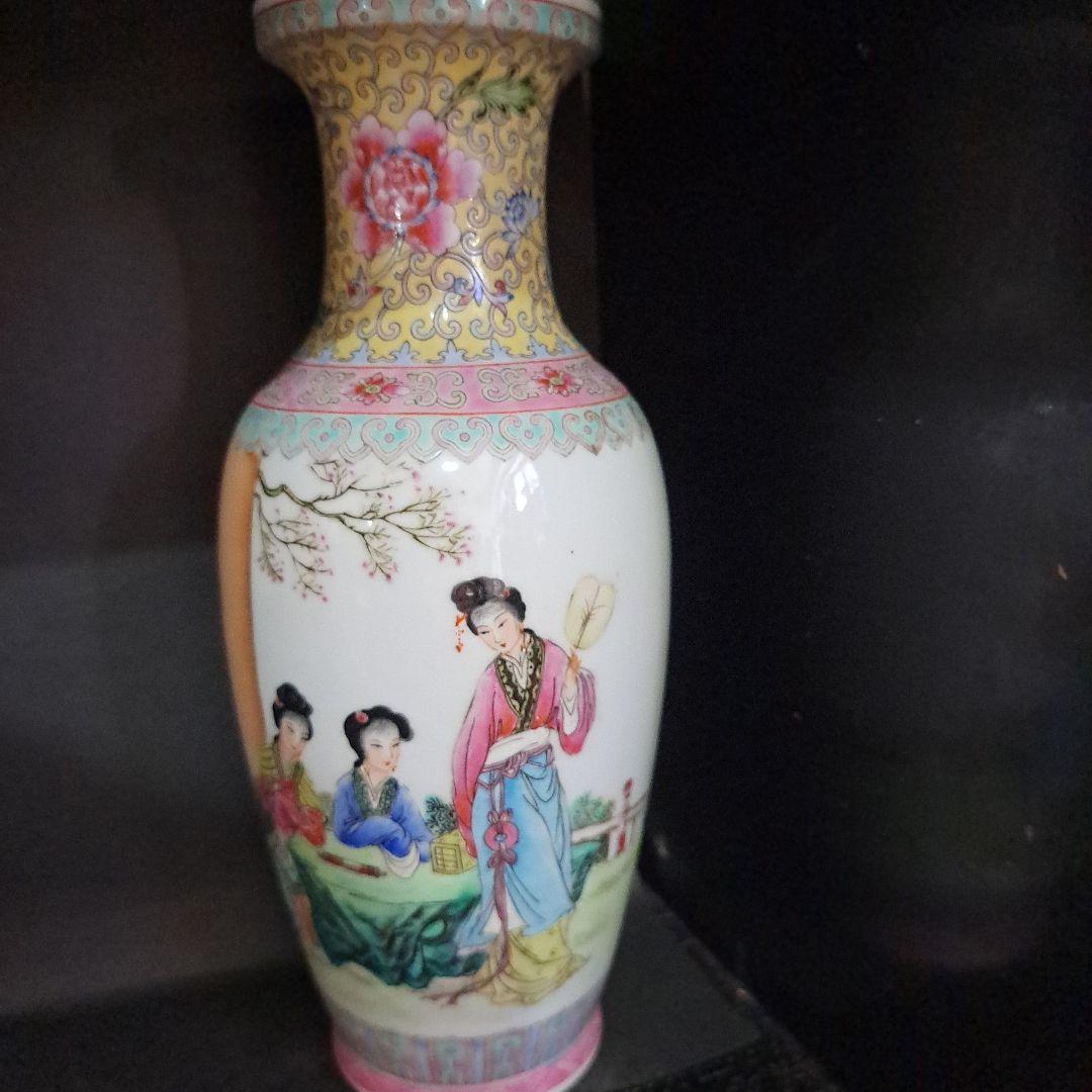 中国古玩　大清乾隆年　辰砂飾壺　　粉彩　白磁　　山水女人図　漢詩文