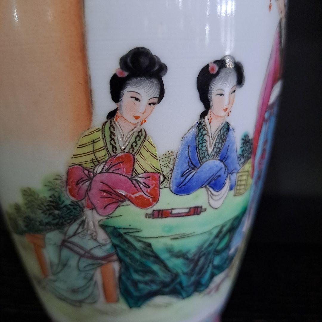 中国古玩　大清乾隆年　辰砂飾壺　　粉彩　白磁　　山水女人図　漢詩文