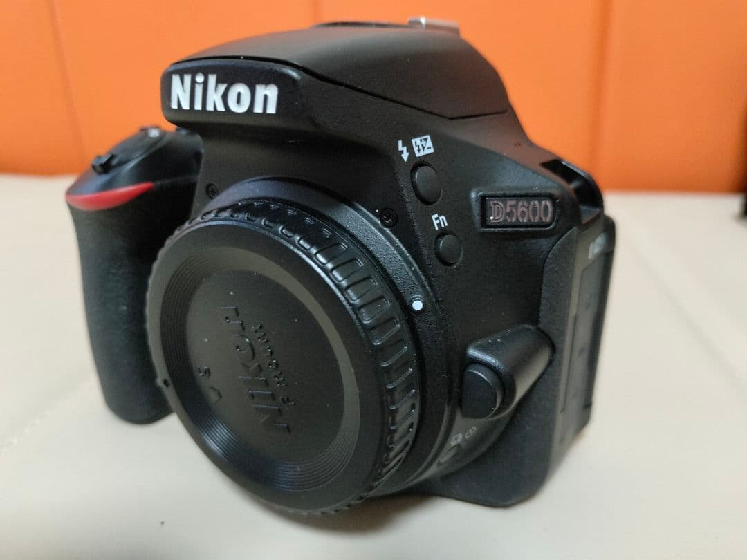 Nikon D5600 デジタル一眼レフカメラ
