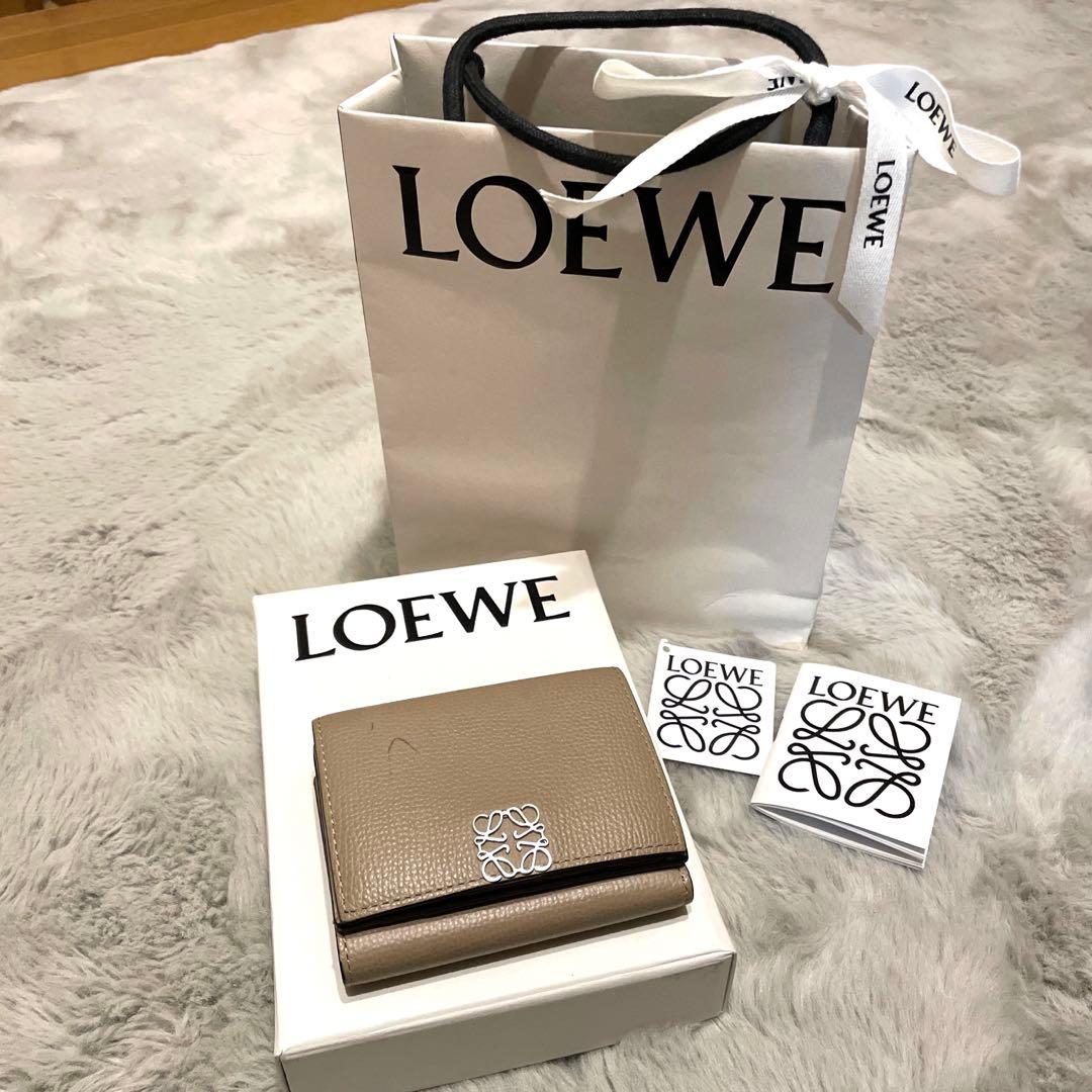 LOEWE トライフォールド ウォレット　三つ折り財布（サンド）
