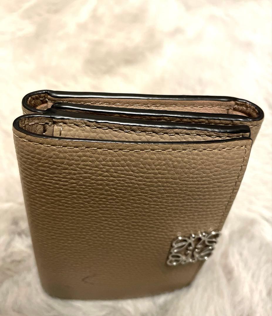 LOEWE トライフォールド ウォレット　三つ折り財布（サンド）