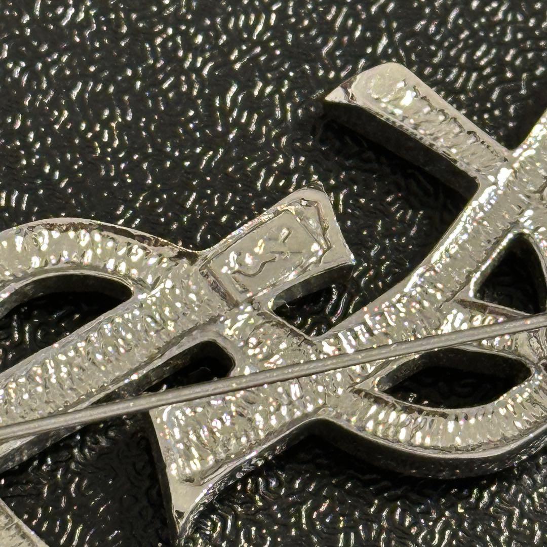 Yves Saint Laurent✨ イブサンローラン　ブローチ　ロゴ YSL