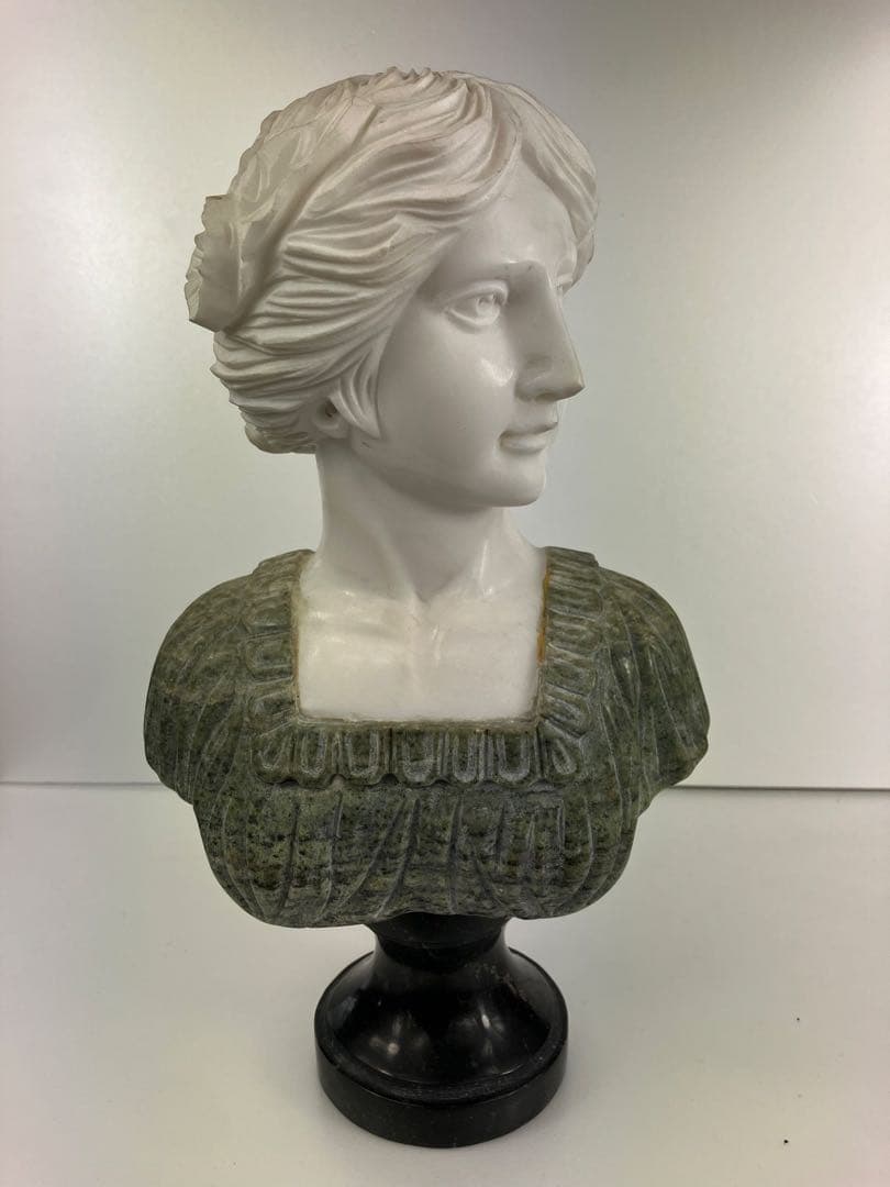 大理石製バスト像 白と緑　約31cm 約5kg