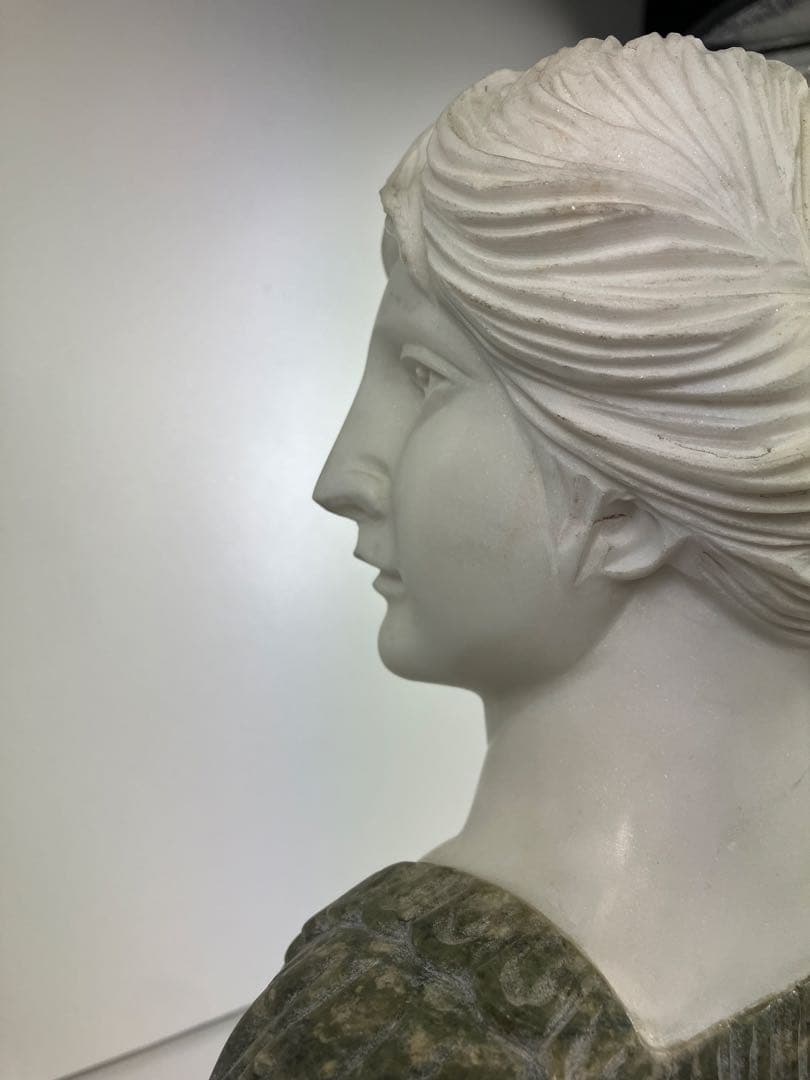 大理石製バスト像 白と緑　約31cm 約5kg