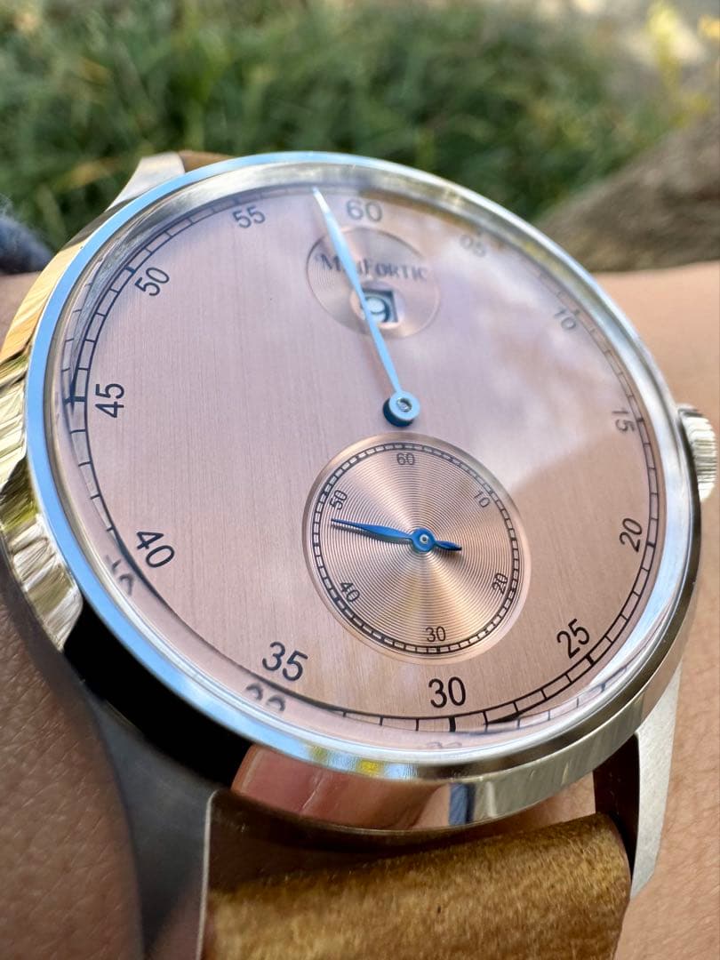 ジャンピングアワー搭載　 機械式自動巻き腕時計