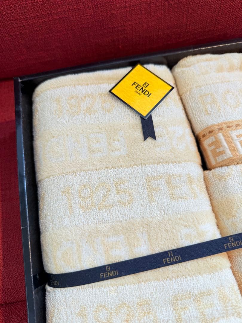 [新品未使用]FENDI バスタオル、フェイスタオルx2、ウォッシュタオルセット